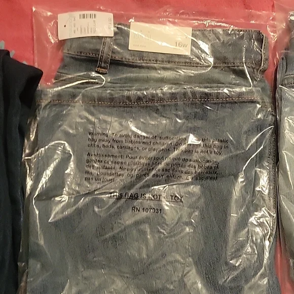4 pairs of maurices pants. - Picture 4 of 10